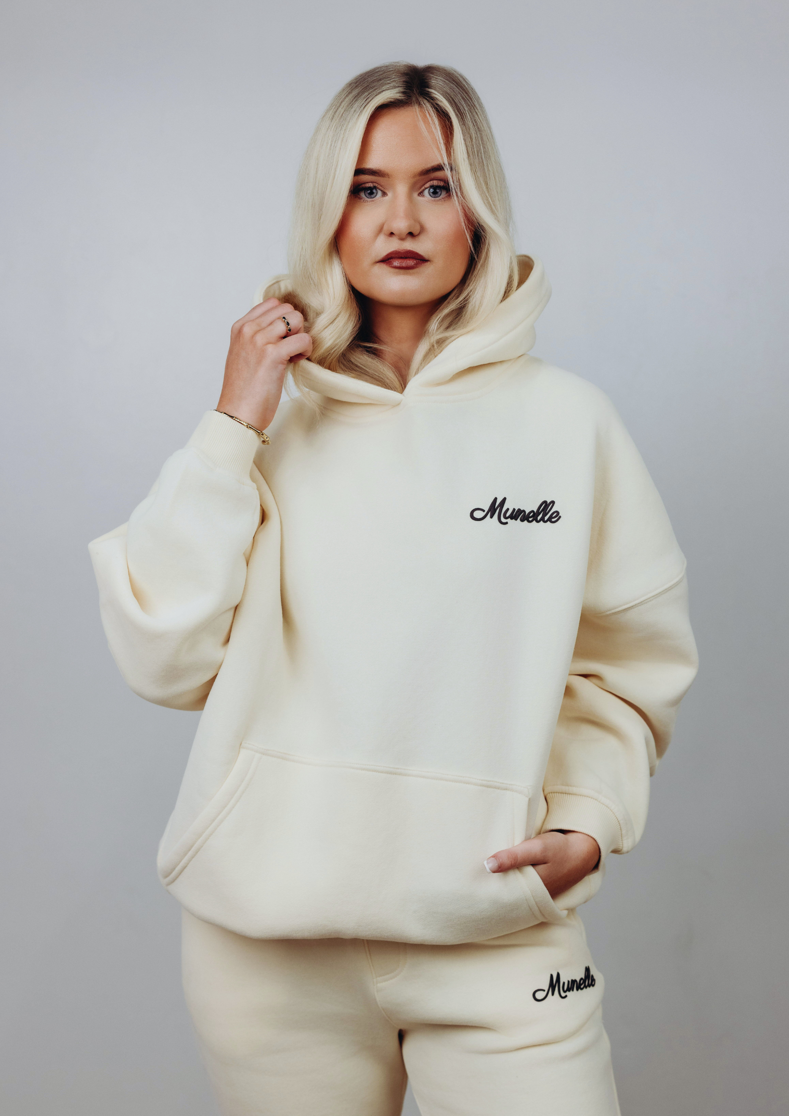 Performing Era Oversized Hoodie – Munelle